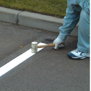 路面貼用ステッカーC ホワイト 足跡　安全用品・標識　路面標識・道路標識　路面表示用品　路面貼用テープ・部材